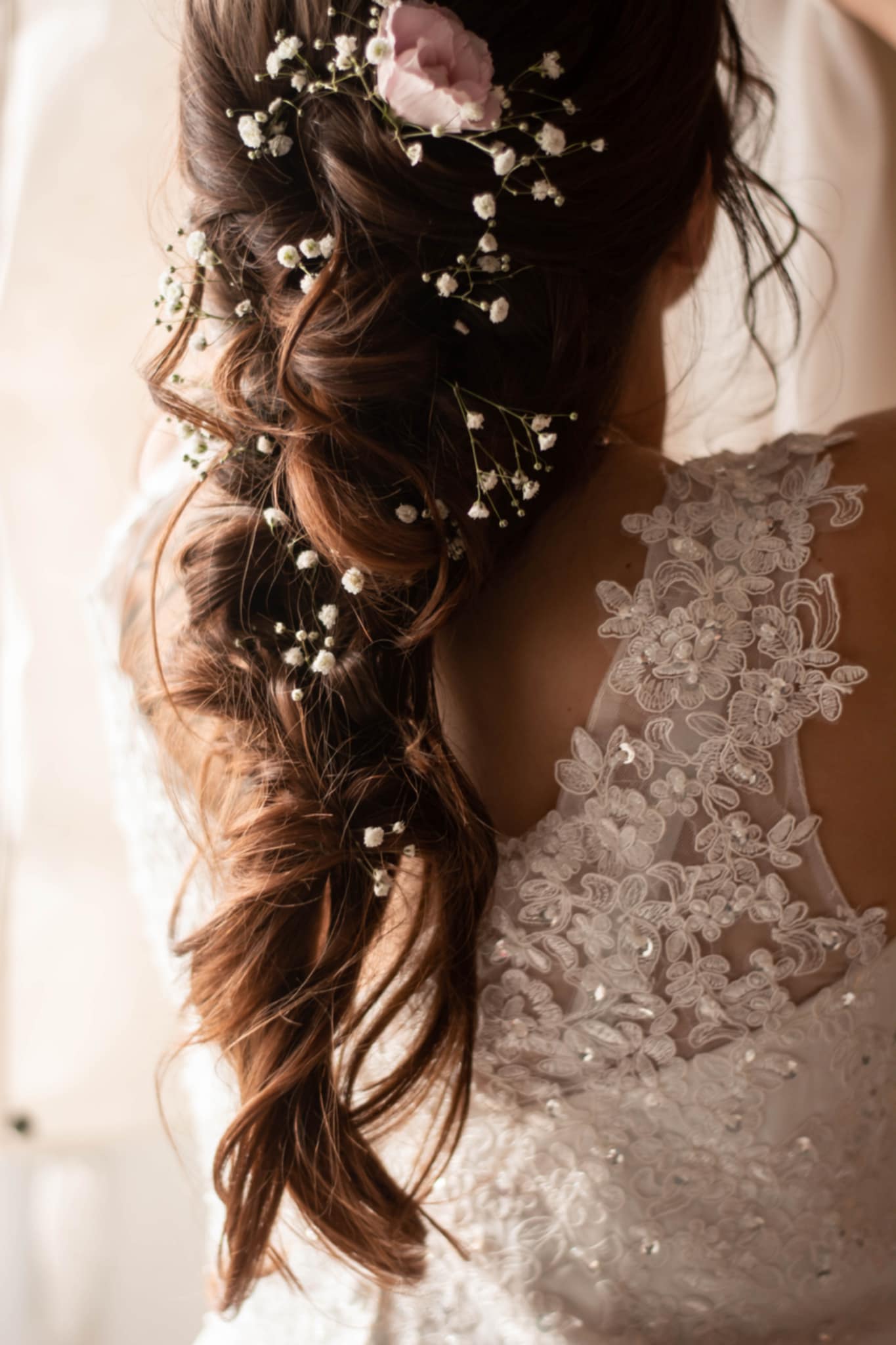 Coiffure de Mariage : Le Guide Complet pour une Préparation Sereine et une Tenue Parfaite